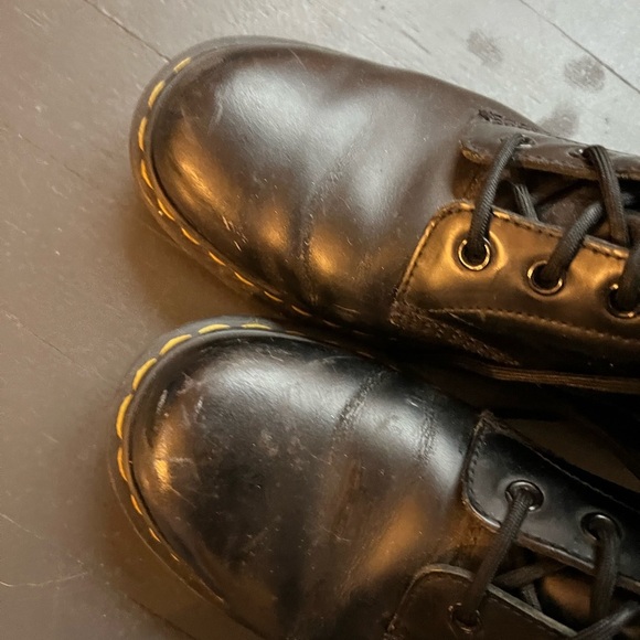 Dr Martens 1460 Lace Up Boots, size 9 - Picture 6 of 8